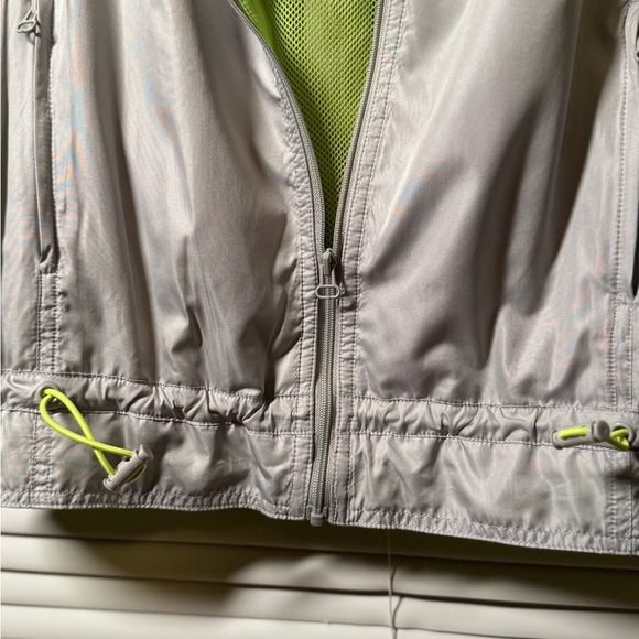 LORNA JANE Active Elevate Grey Vest in Size XS - Picture 6 of 9